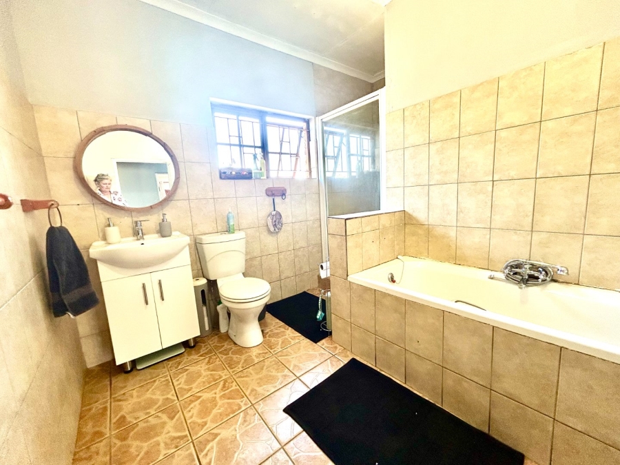 4 Bedroom Property for Sale in Kameeldrift West Gauteng