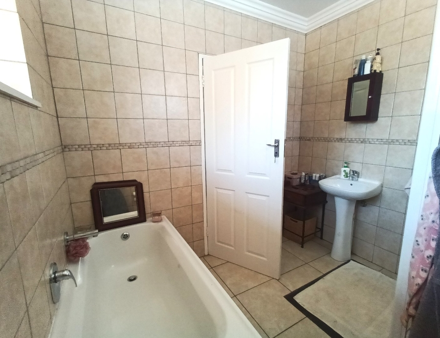 To Let 2 Bedroom Property for Rent in Highlands North Gauteng