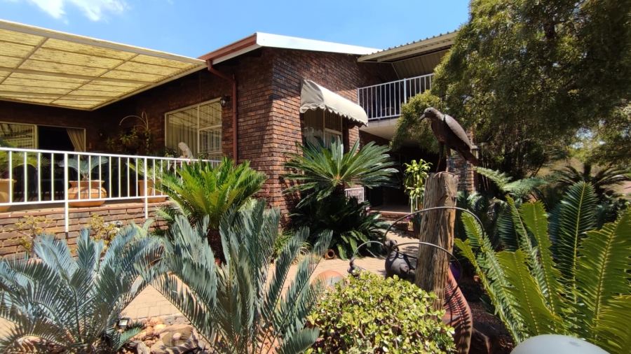 5 Bedroom Property for Sale in Moreleta Park Gauteng