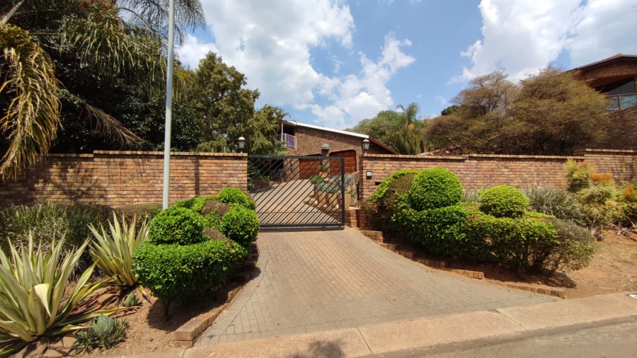 5 Bedroom Property for Sale in Moreleta Park Gauteng