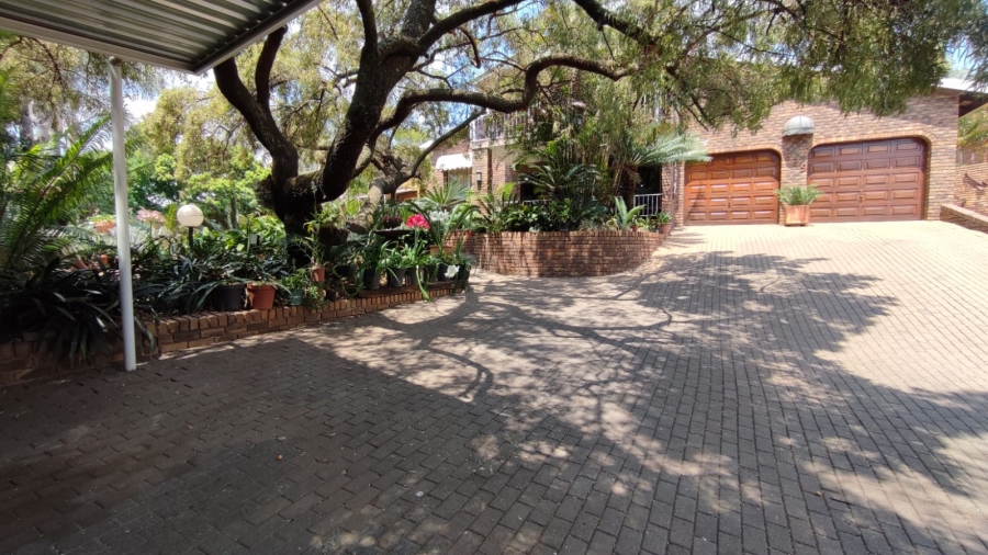 5 Bedroom Property for Sale in Moreleta Park Gauteng