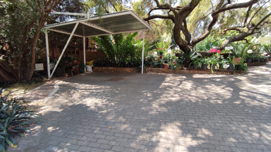 5 Bedroom Property for Sale in Moreleta Park Gauteng