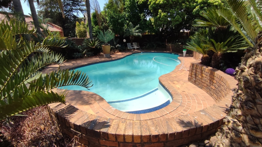 5 Bedroom Property for Sale in Moreleta Park Gauteng