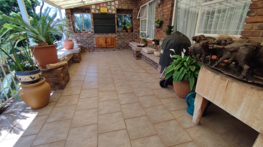 5 Bedroom Property for Sale in Moreleta Park Gauteng