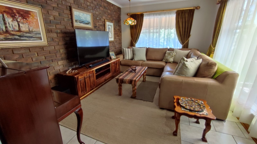 5 Bedroom Property for Sale in Moreleta Park Gauteng