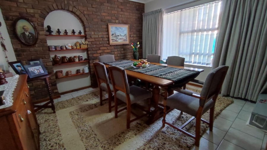 5 Bedroom Property for Sale in Moreleta Park Gauteng