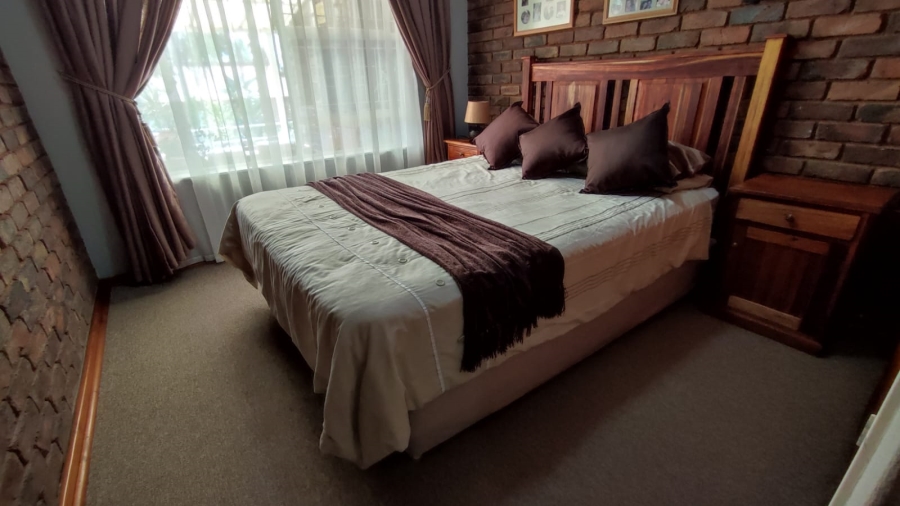 5 Bedroom Property for Sale in Moreleta Park Gauteng