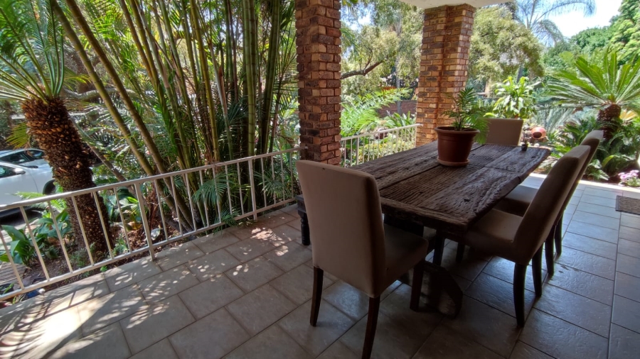 5 Bedroom Property for Sale in Moreleta Park Gauteng