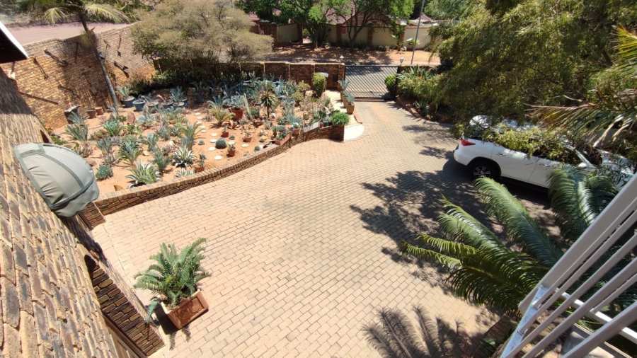 5 Bedroom Property for Sale in Moreleta Park Gauteng