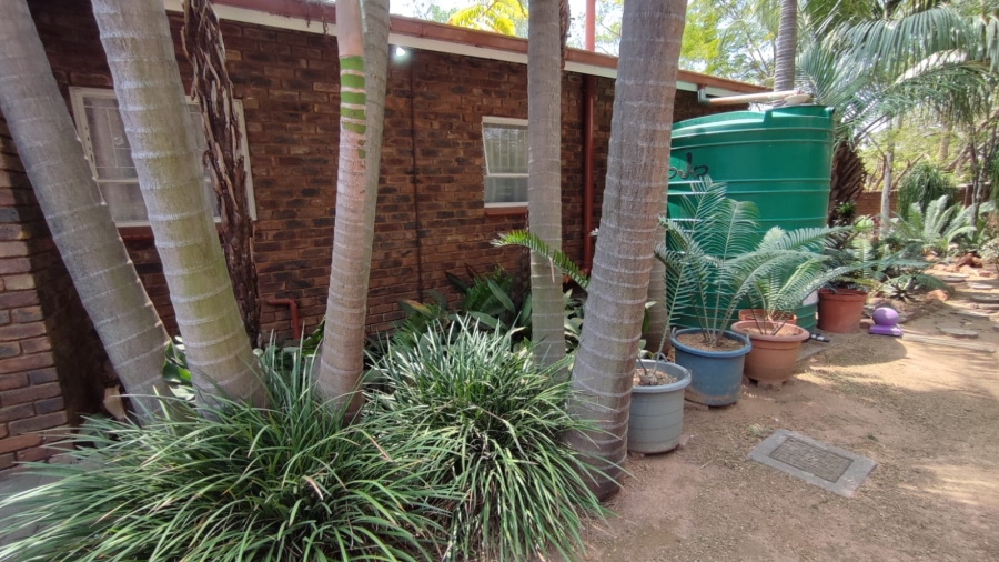 5 Bedroom Property for Sale in Moreleta Park Gauteng