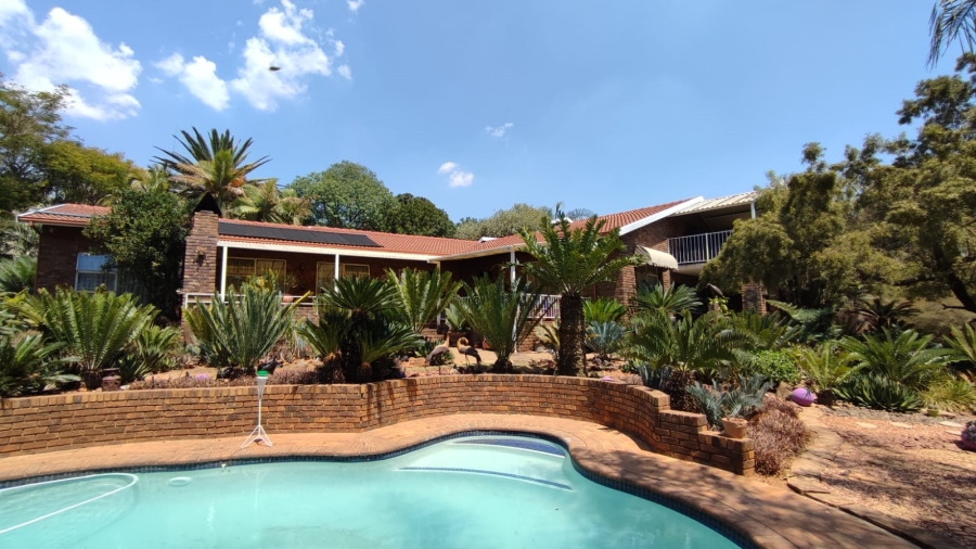 5 Bedroom Property for Sale in Moreleta Park Gauteng