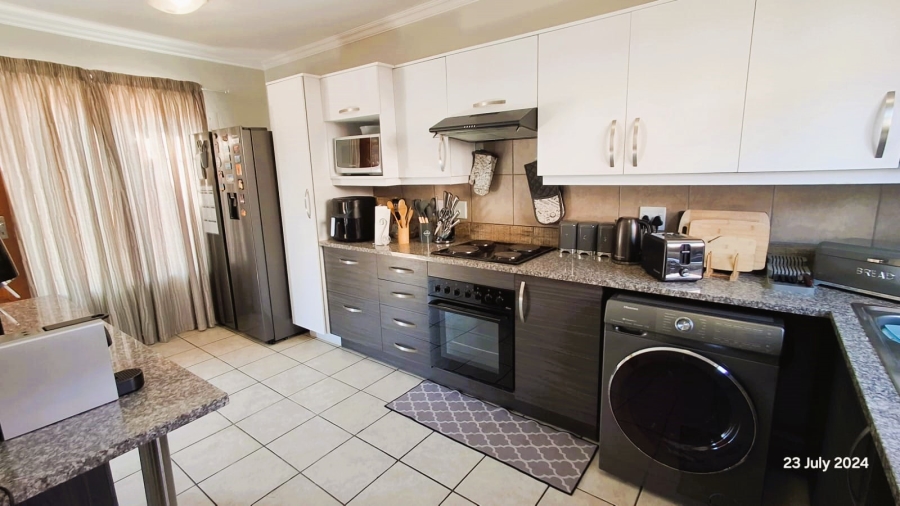 3 Bedroom Property for Sale in Raslouw Gauteng