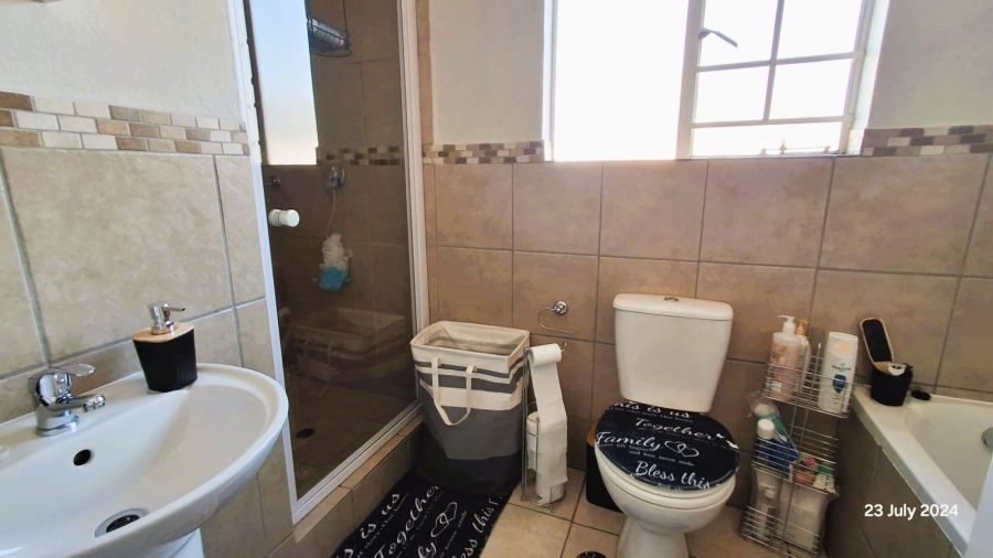 3 Bedroom Property for Sale in Raslouw Gauteng