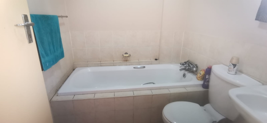 1 Bedroom Property for Sale in Zwartkop Gauteng