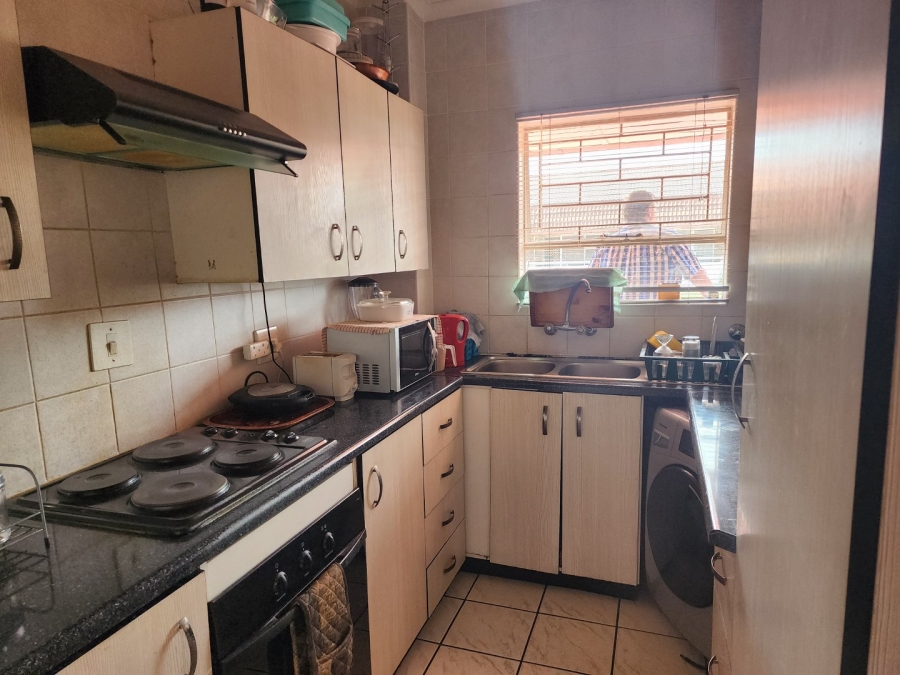 2 Bedroom Property for Sale in Dayanglen Gauteng