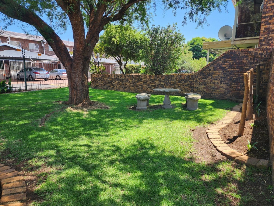 2 Bedroom Property for Sale in Dayanglen Gauteng