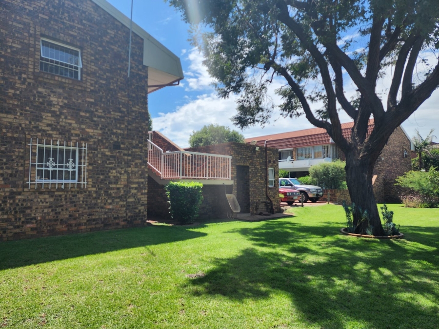 2 Bedroom Property for Sale in Dayanglen Gauteng