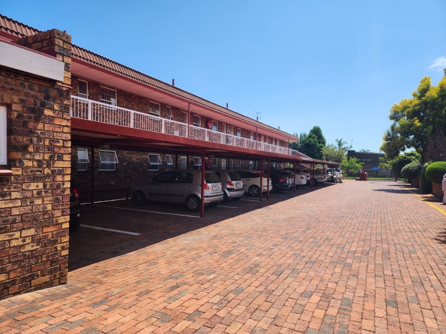 2 Bedroom Property for Sale in Dayanglen Gauteng