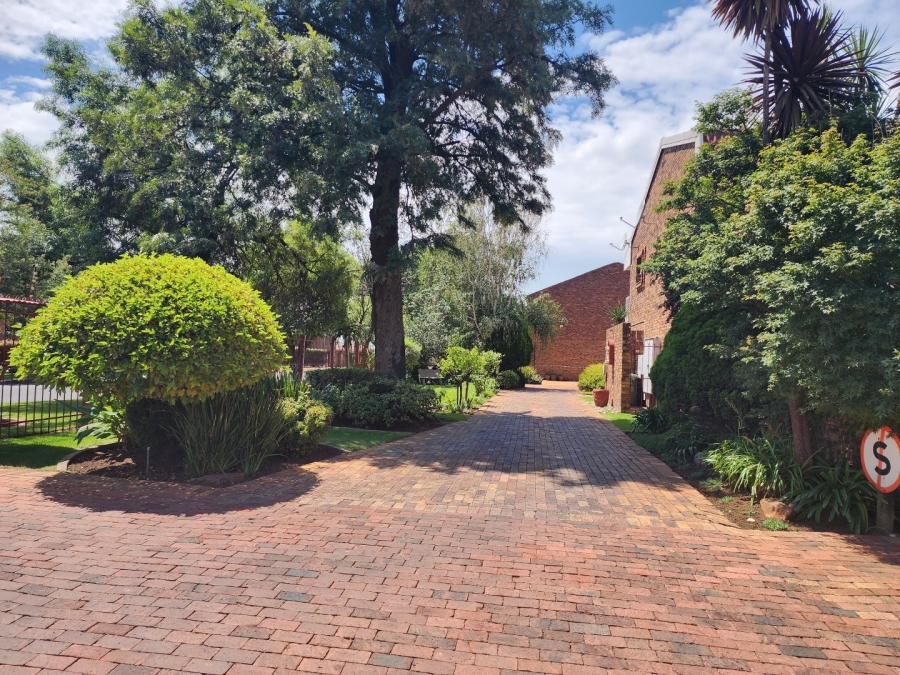 2 Bedroom Property for Sale in Dayanglen Gauteng