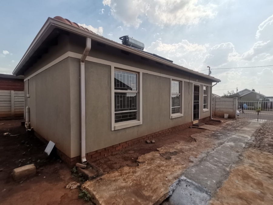 3 Bedroom Property for Sale in Rosslyn Gauteng