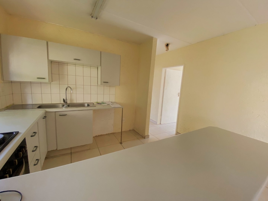 2 Bedroom Property for Sale in Roodekrans Gauteng