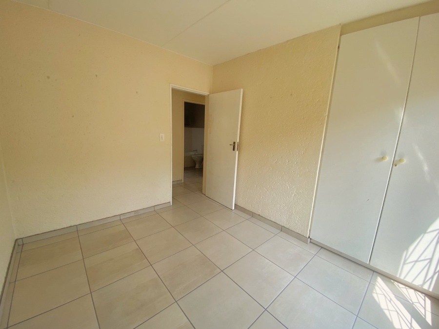 2 Bedroom Property for Sale in Roodekrans Gauteng