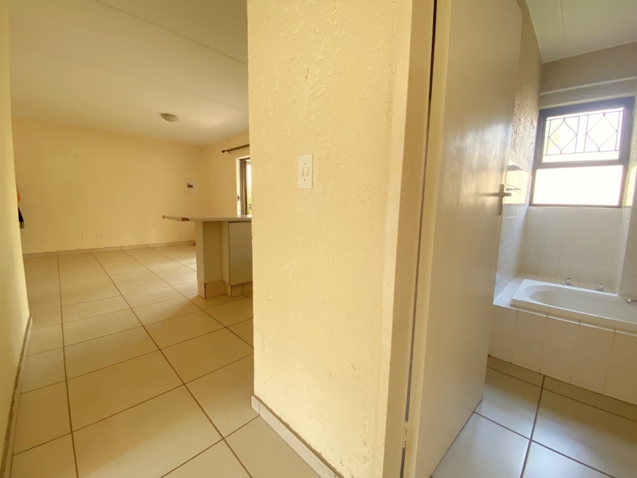 2 Bedroom Property for Sale in Roodekrans Gauteng