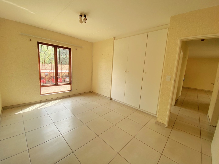 2 Bedroom Property for Sale in Roodekrans Gauteng