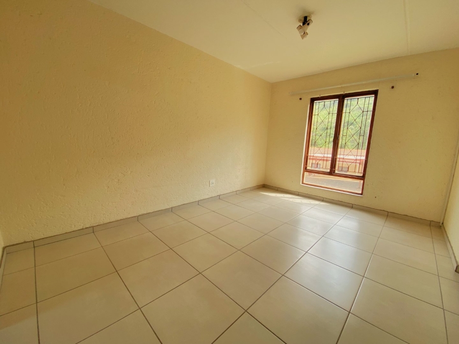 2 Bedroom Property for Sale in Roodekrans Gauteng