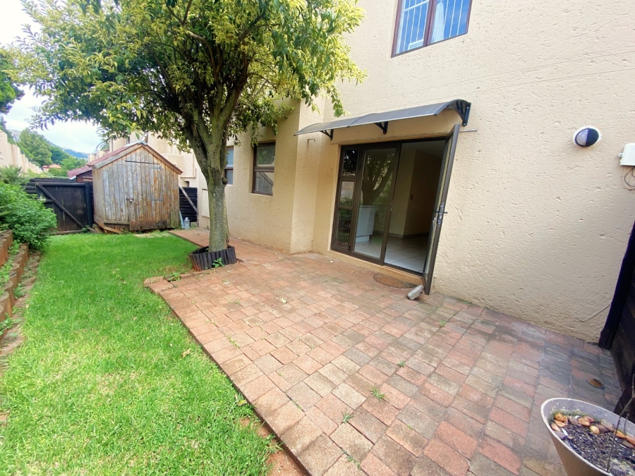 2 Bedroom Property for Sale in Roodekrans Gauteng