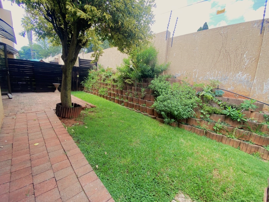 2 Bedroom Property for Sale in Roodekrans Gauteng