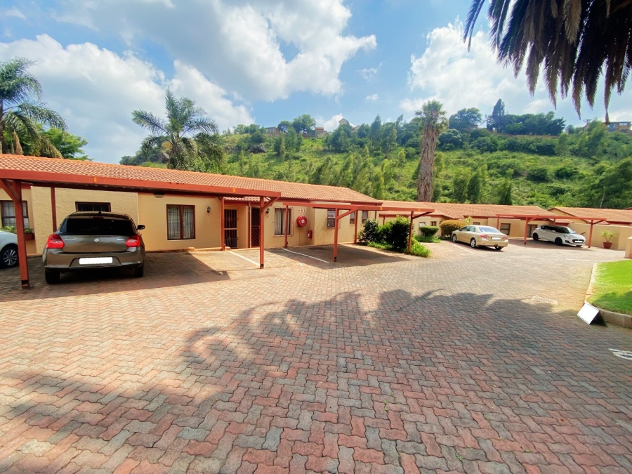 2 Bedroom Property for Sale in Roodekrans Gauteng