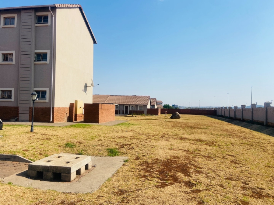 2 Bedroom Property for Sale in Monavoni Gauteng