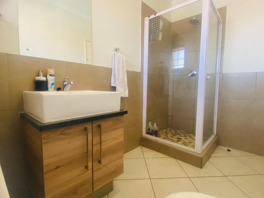 2 Bedroom Property for Sale in Monavoni Gauteng