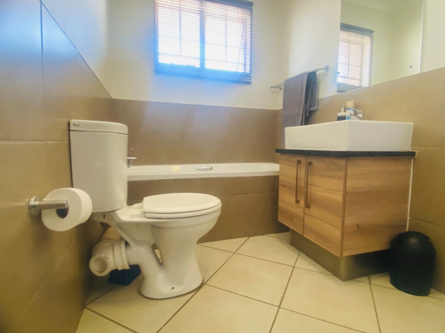 2 Bedroom Property for Sale in Monavoni Gauteng