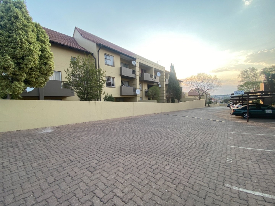 To Let 2 Bedroom Property for Rent in Vorna Valley Gauteng