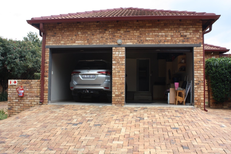 2 Bedroom Property for Sale in Olivedale Gauteng