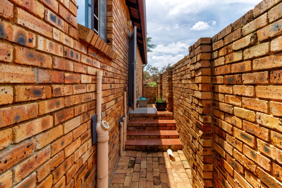 2 Bedroom Property for Sale in Olivedale Gauteng