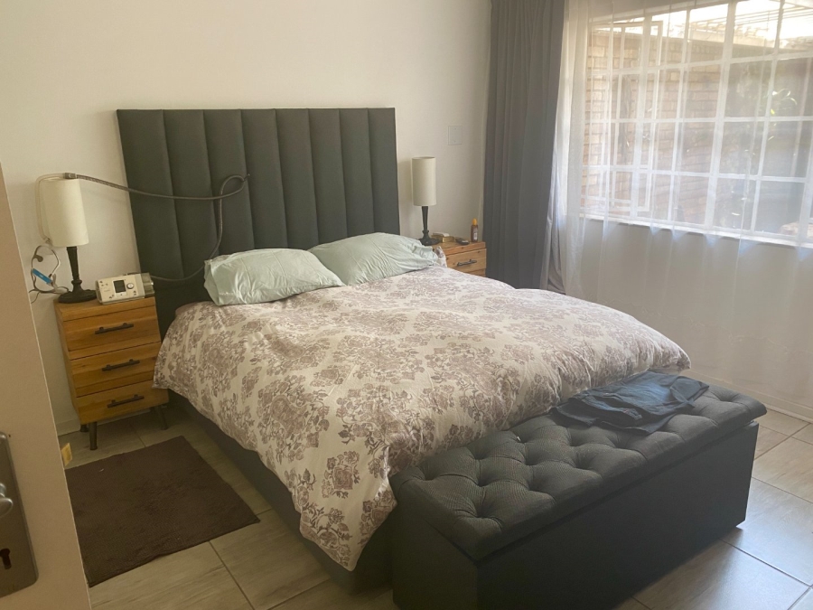 2 Bedroom Property for Sale in Brummeria Gauteng