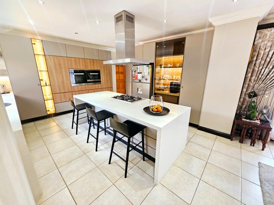 To Let 6 Bedroom Property for Rent in Midstream Estate Gauteng