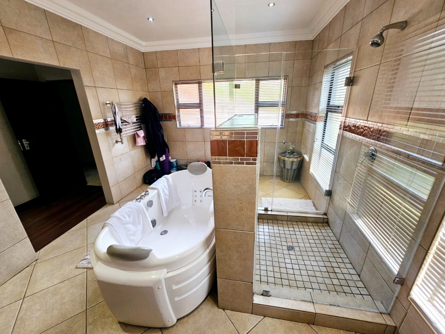 To Let 6 Bedroom Property for Rent in Midstream Estate Gauteng