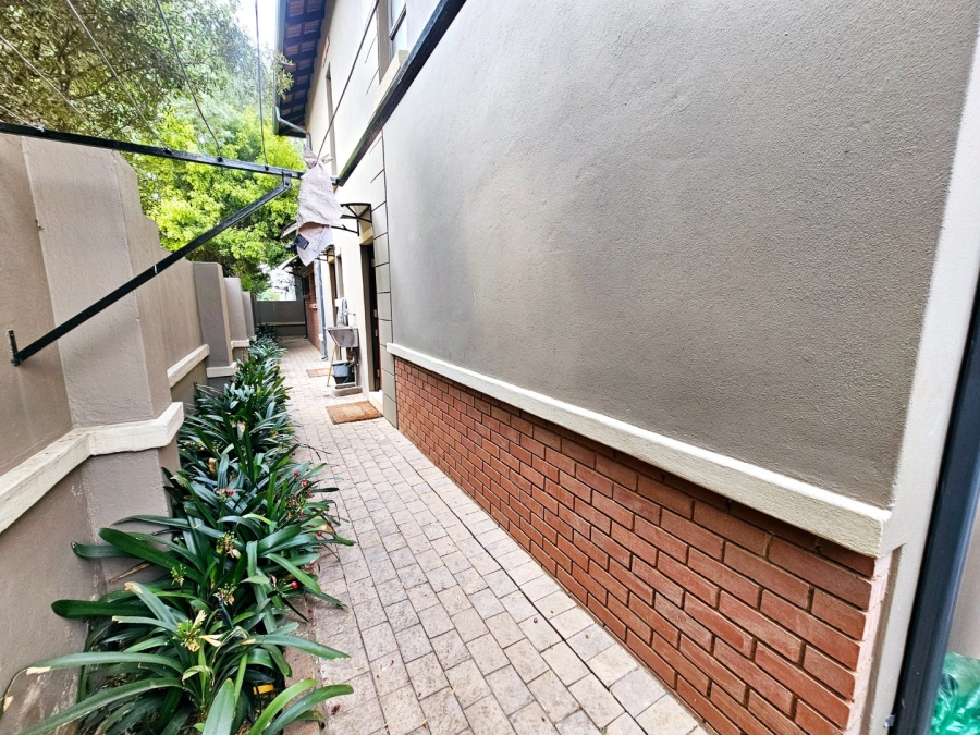 To Let 6 Bedroom Property for Rent in Midstream Estate Gauteng