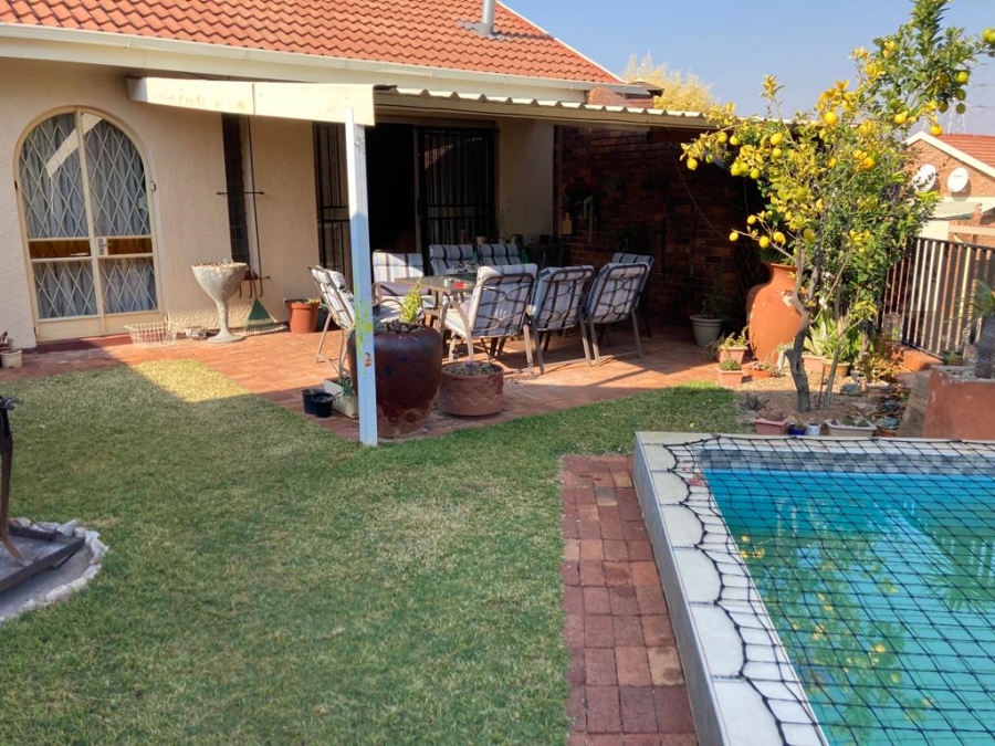 To Let 3 Bedroom Property for Rent in Lynnwood Ridge Gauteng