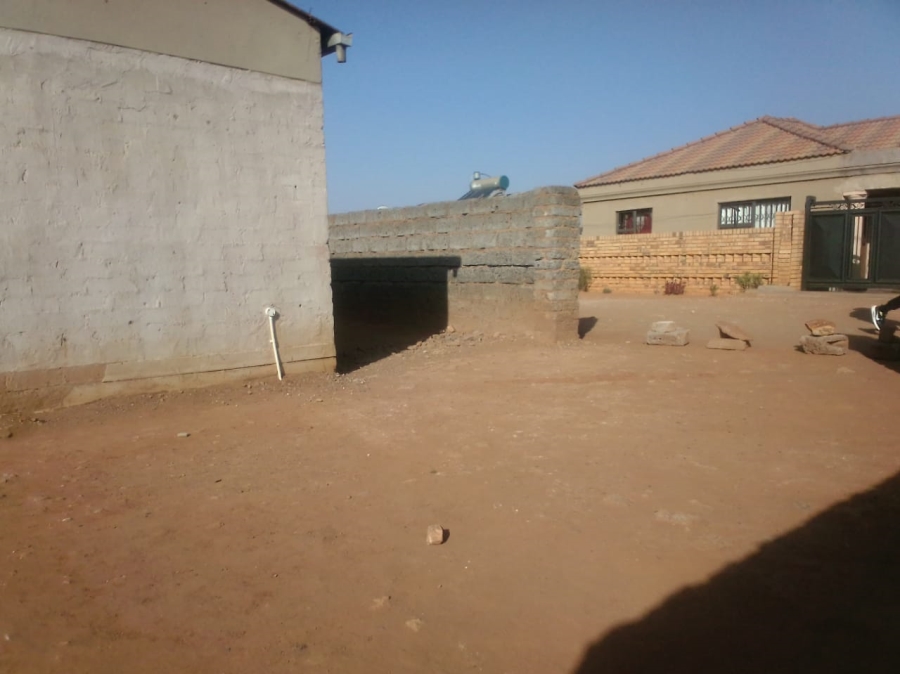  Bedroom Property for Sale in Roodekop Gauteng