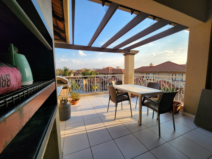 2 Bedroom Property for Sale in Sunninghill Gauteng