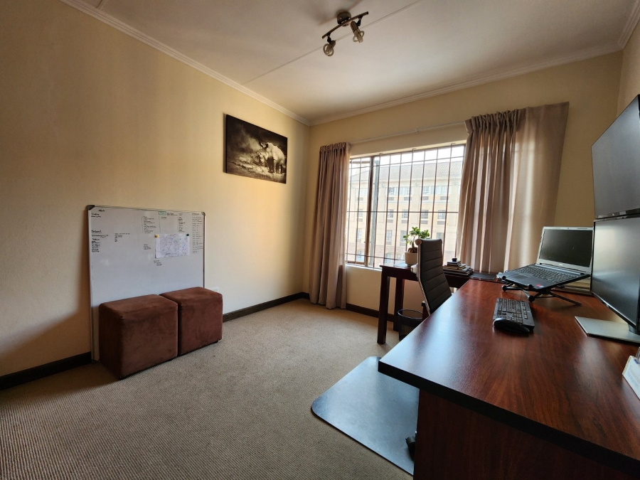 2 Bedroom Property for Sale in Sunninghill Gauteng