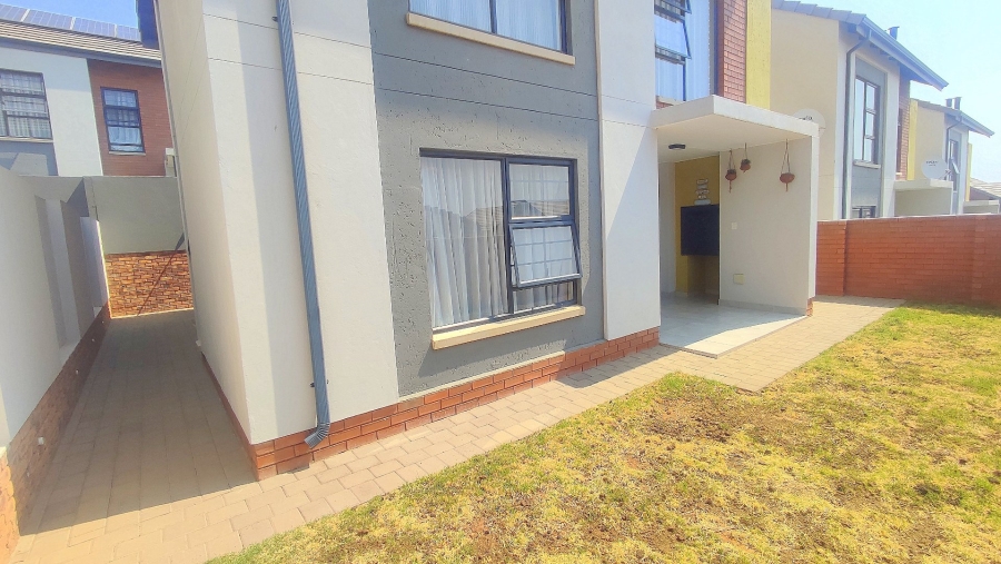 3 Bedroom Property for Sale in Amberfield Gauteng