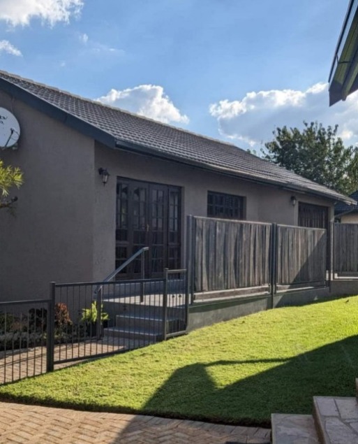 To Let 2 Bedroom Property for Rent in Constantia Kloof Gauteng