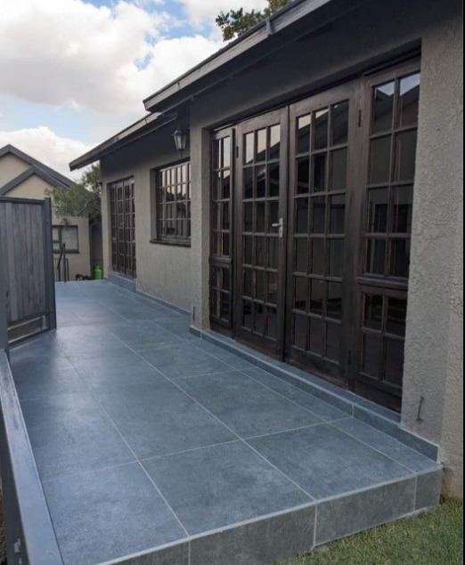 To Let 2 Bedroom Property for Rent in Constantia Kloof Gauteng