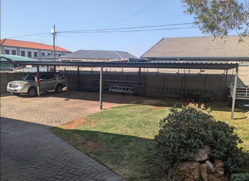 To Let 2 Bedroom Property for Rent in Constantia Kloof Gauteng